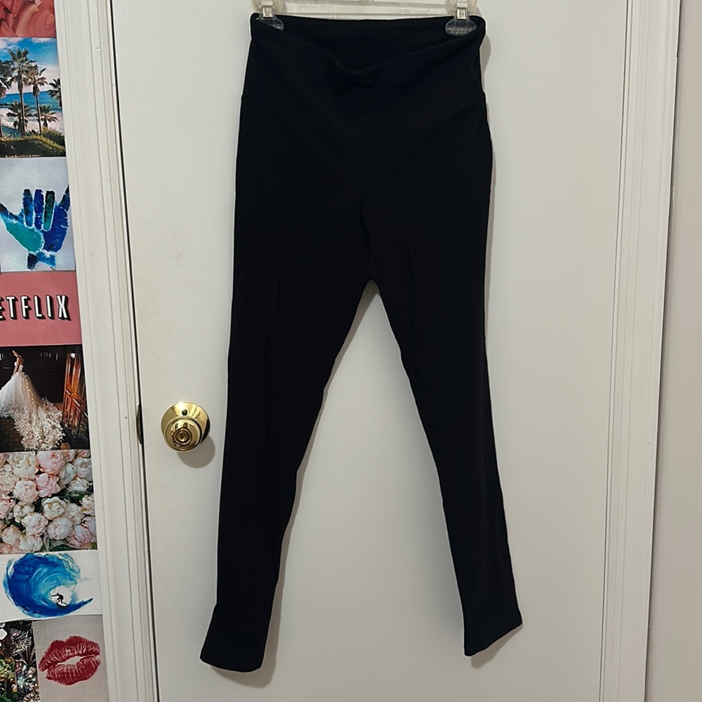 Solid black legging